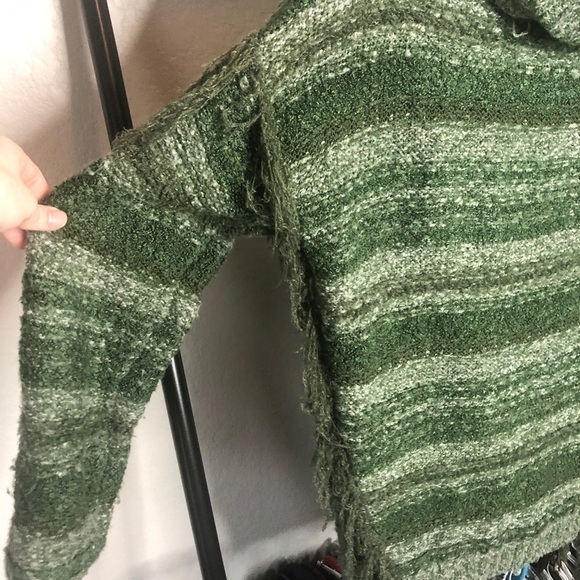 𝅺kensie Oversized Striped Green Boho Fringe Sweater - Picture 3 of 4